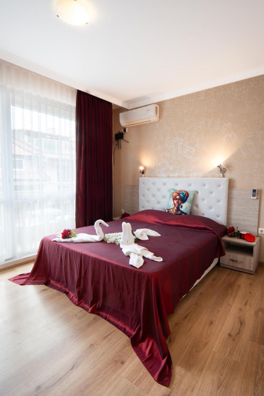 Zeus Hotel 3*