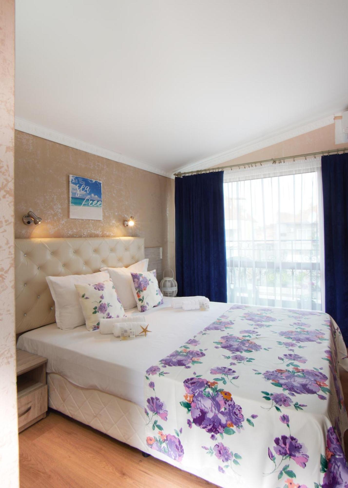 Zeus Hotel