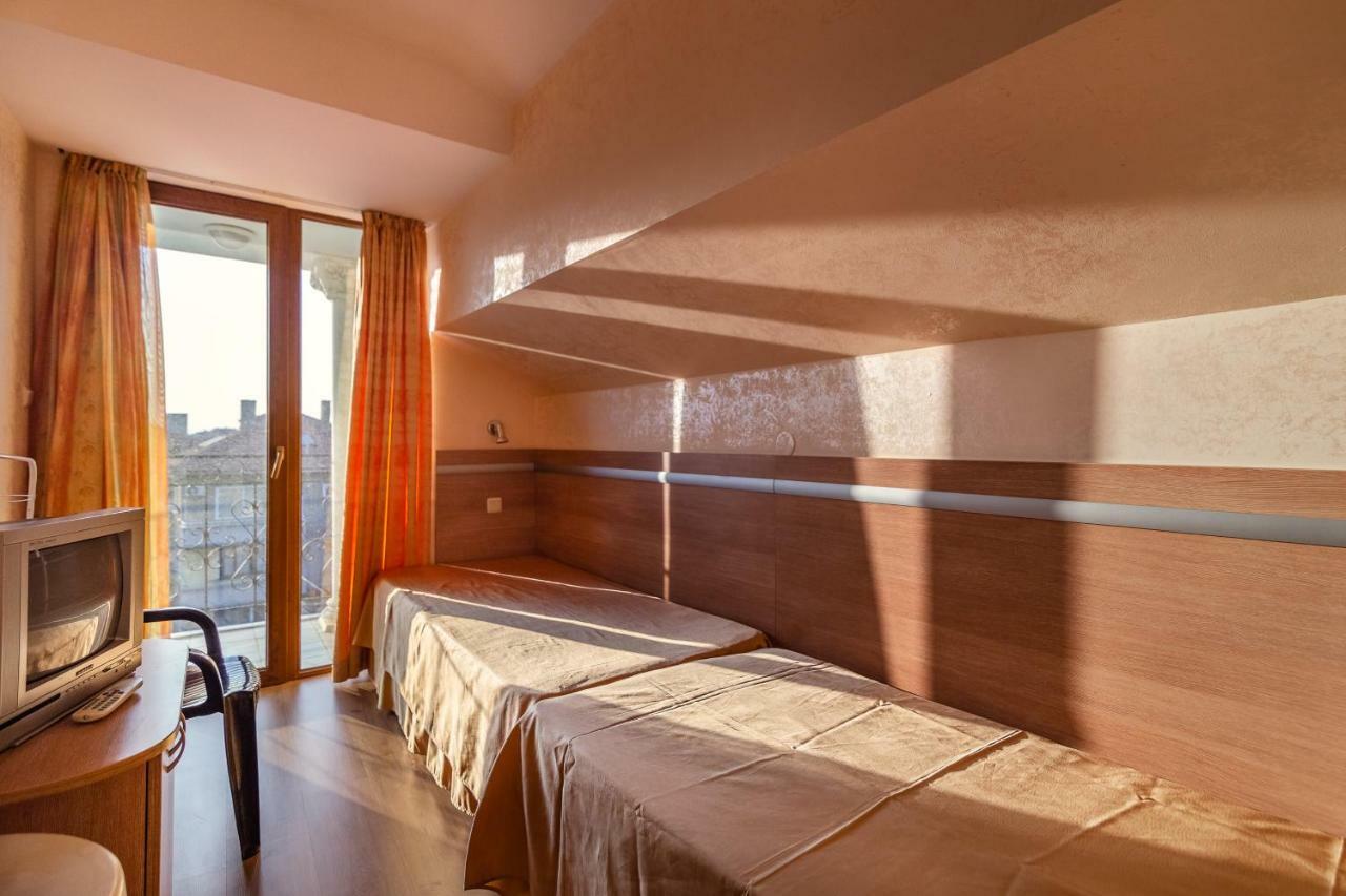 Zeus Hotel