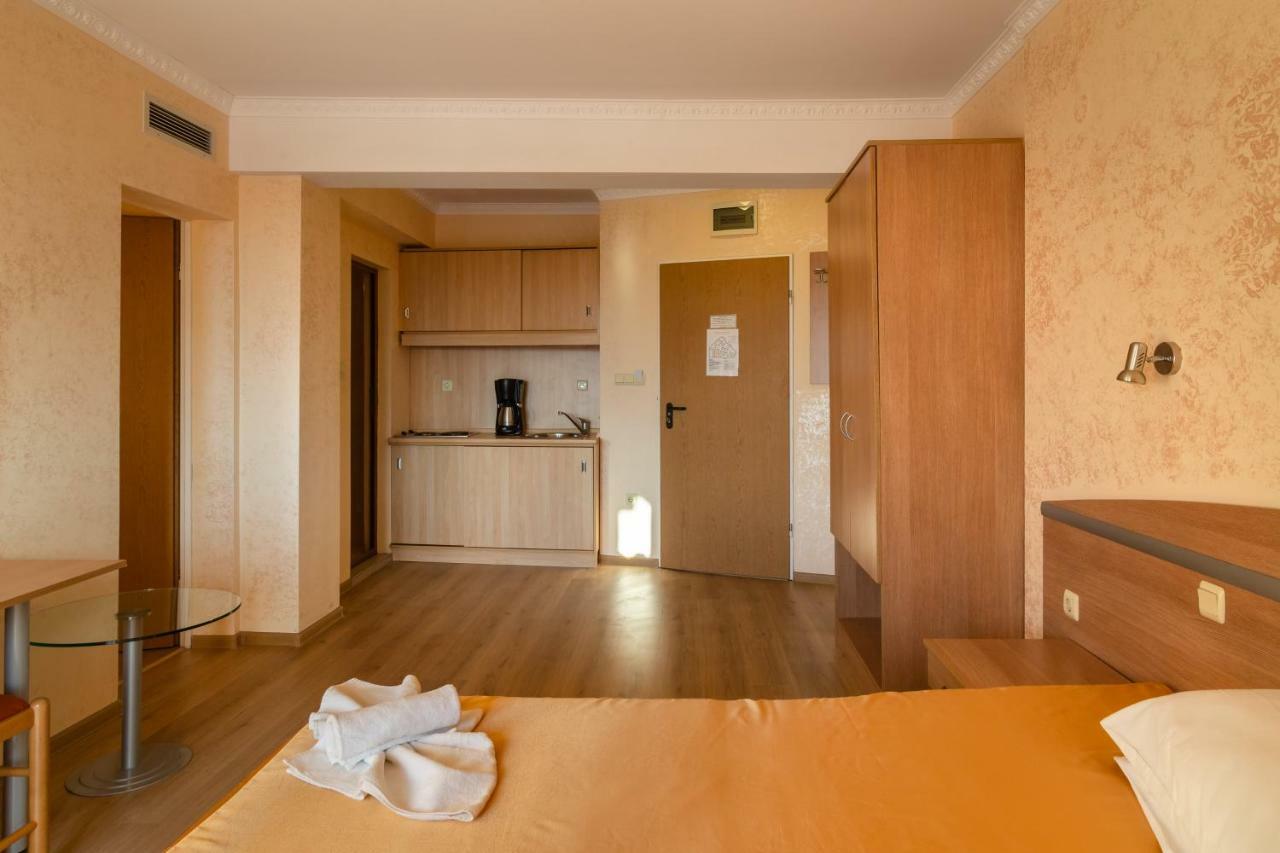 Zeus Hotel