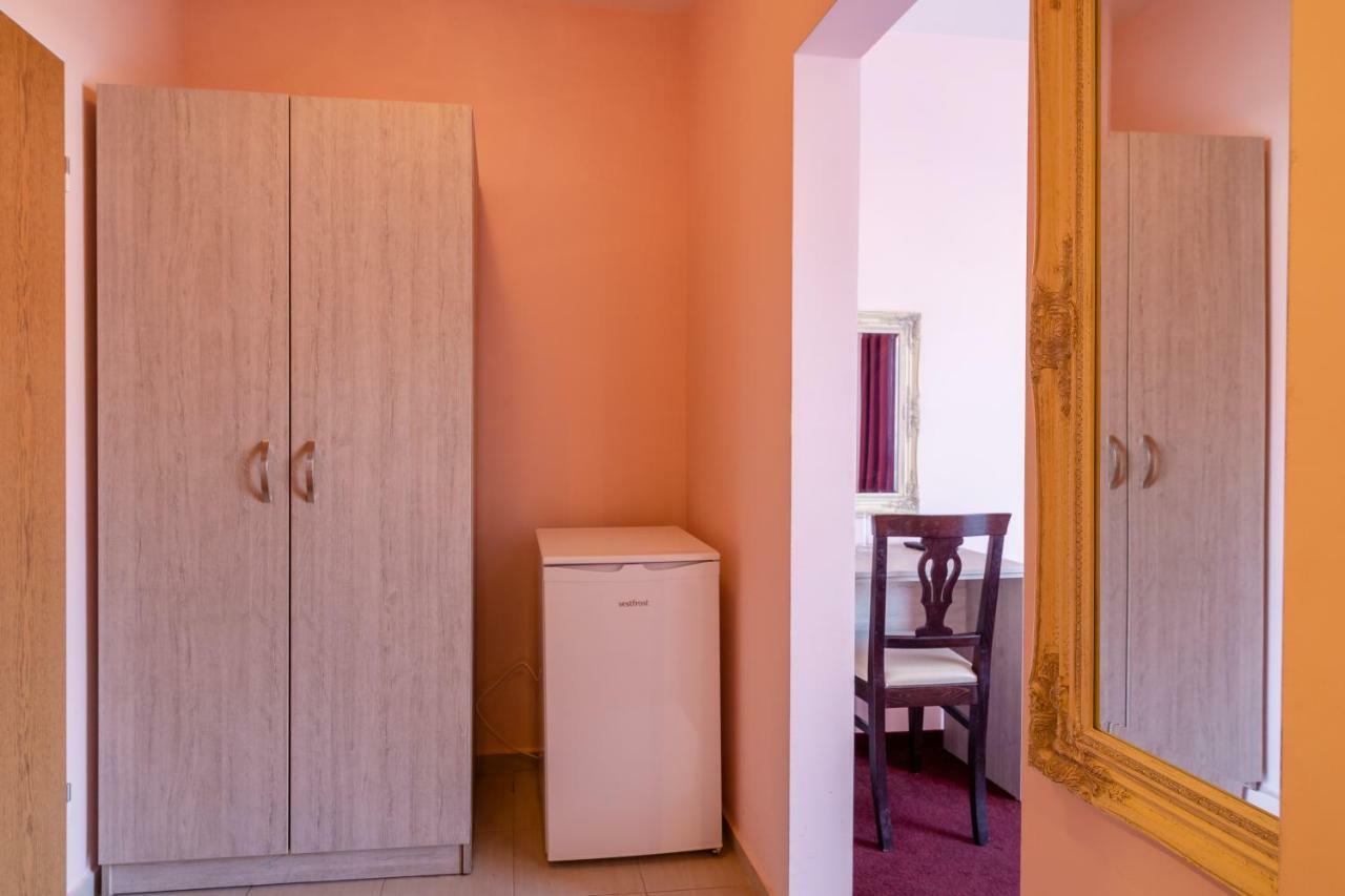 Zeus Hotel 3*